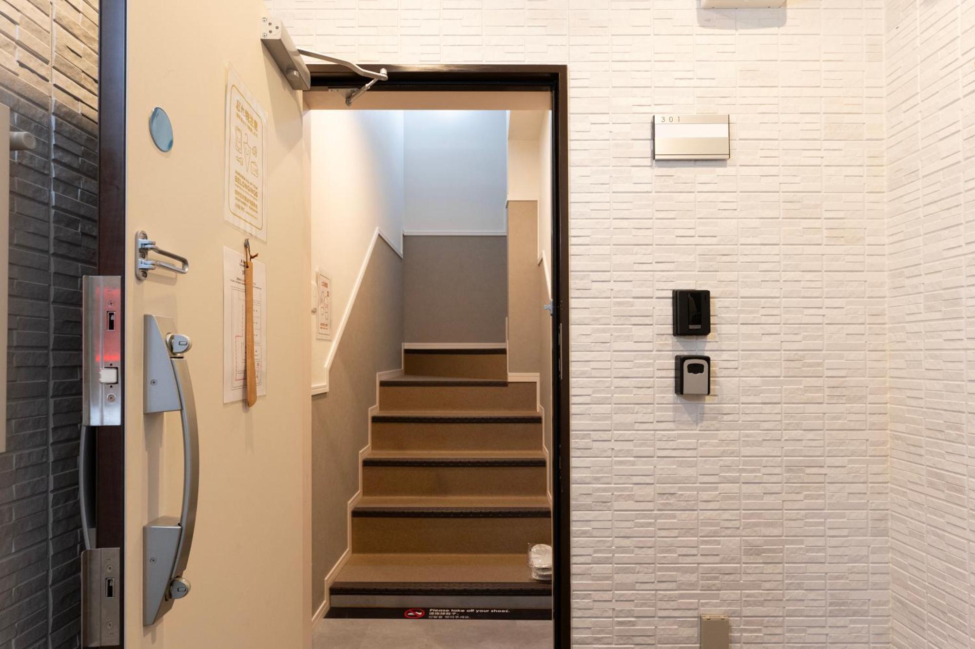 E-Stay Namba Ōsaka Exterior foto